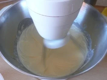 Rezept: Rotweinkuchen mit Sauerkirschmarmelade Bild Nr. 2 Rotweinkuchen mit Sauerkirschmarmelade - Rezept - Bild Nr. 2