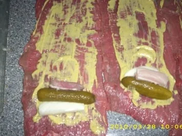 Rinderrouladen mit neuen Kartoffeln Spargel und Bohnen - Gurkensalat - Rezept