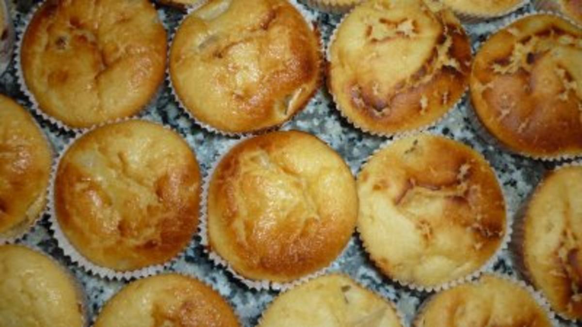 Käsekuchenmuffins mit eingelegten Rumbirnen - Rezept - Bild Nr. 2