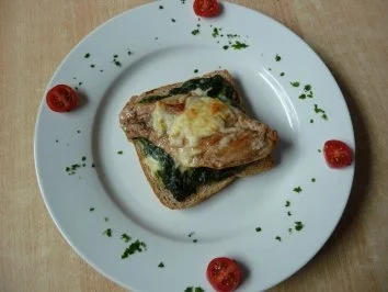 Rezept: Knuspertoast mit Pute und Spinat Knuspertoast mit Pute und Spinat - Rezept