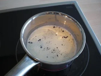 Sahneschmarren mit Amaretto und Vanille-Mango-Sauce - Rezept - Bild Nr. 2