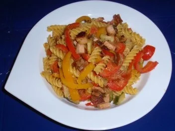 Maisnudel-Gemüse-Leberkäs-Pfanne - Rezept