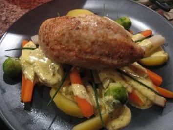 Zarte Hähnchenbrust auf Gemüsebett mit Sauce Bernaise - Rezept - Bild Nr. 2