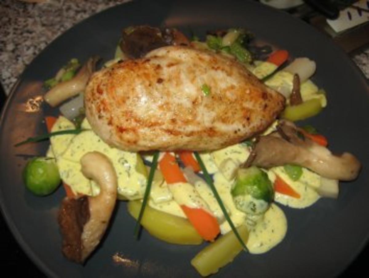 Zarte Hähnchenbrust auf Gemüsebett mit Sauce Bernaise - Rezept - Bild Nr. 3