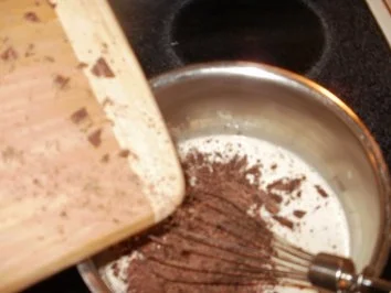 Schokolade: Dieser Dessert ist fuer ein Koenig - wo Schokolate liebt - die Sahne macht das einfach toll - Rezept - Bild Nr. 4