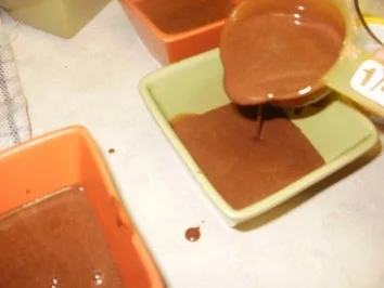 Schokolade: Dieser Dessert ist fuer ein Koenig - wo Schokolate liebt - die Sahne macht das einfach toll - Rezept - Bild Nr. 5