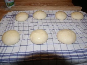 Eiweckerl  oder  Milchbrötchen - Rezept - Bild Nr. 2