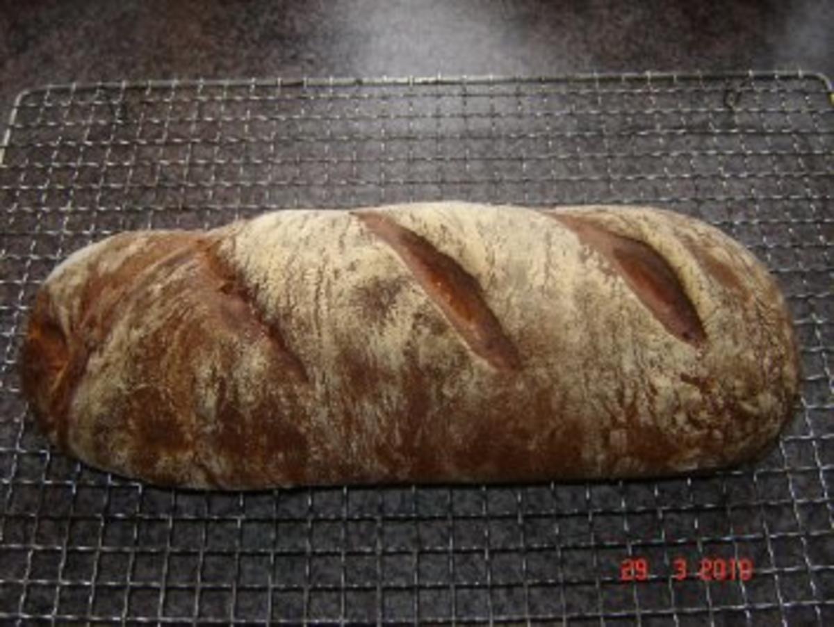 Brot + Brötchen : Basler Ruchbrot - Rezept