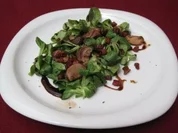 Feldsalat mit Speck und Pilzen - Field salad with bacon and mushrooms - Rezept