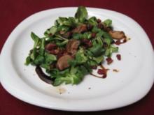 Feldsalat mit Speck und Pilzen - Field salad with bacon and mushrooms - Rezept