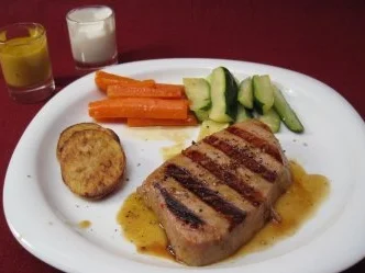 Tunfischsteak mit Gemüse und Dips - Grilled Ahi Tuna with vegetables and dip - Rezept