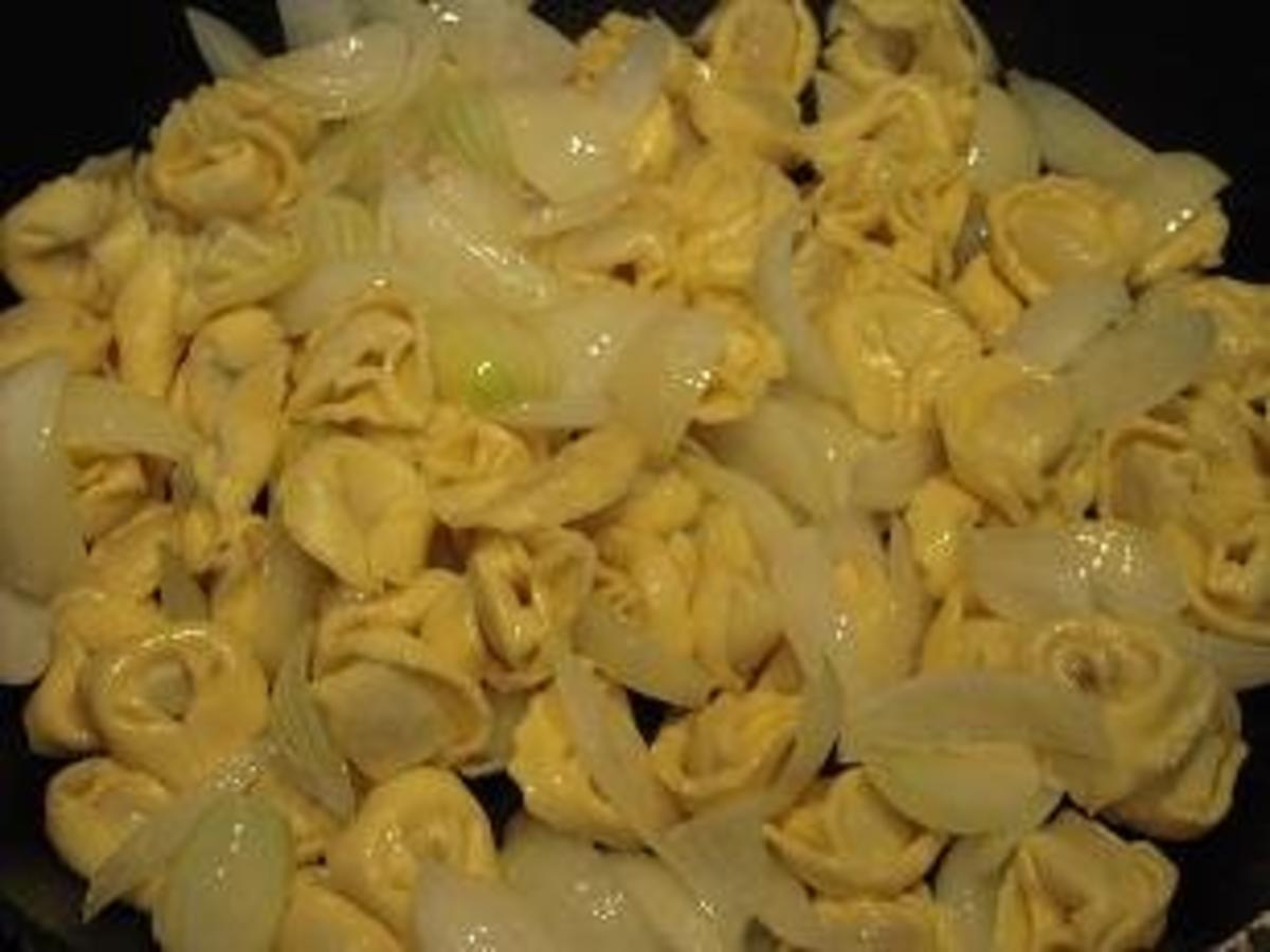Tortellini, mit Mozzarella überbacken - Rezept - Bild Nr. 4