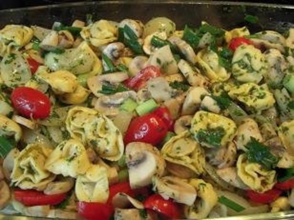 Tortellini, mit Mozzarella überbacken - Rezept - kochbar.de