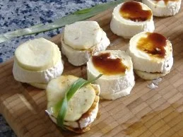 Montadito mit fritiertem Ziegenkäse und Aubergine - Rezept - Bild Nr. 2