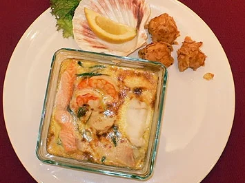 Meeresfrüchtegratin auf Spinatbett mit Mandelkroketten - Rezept
