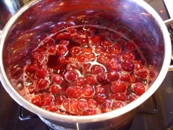 Rezept: Sauerkirschtorte mit Vanillesauce Bild Nr. 2 Sauerkirschtorte mit Vanillesauce - Rezept - Bild Nr. 2