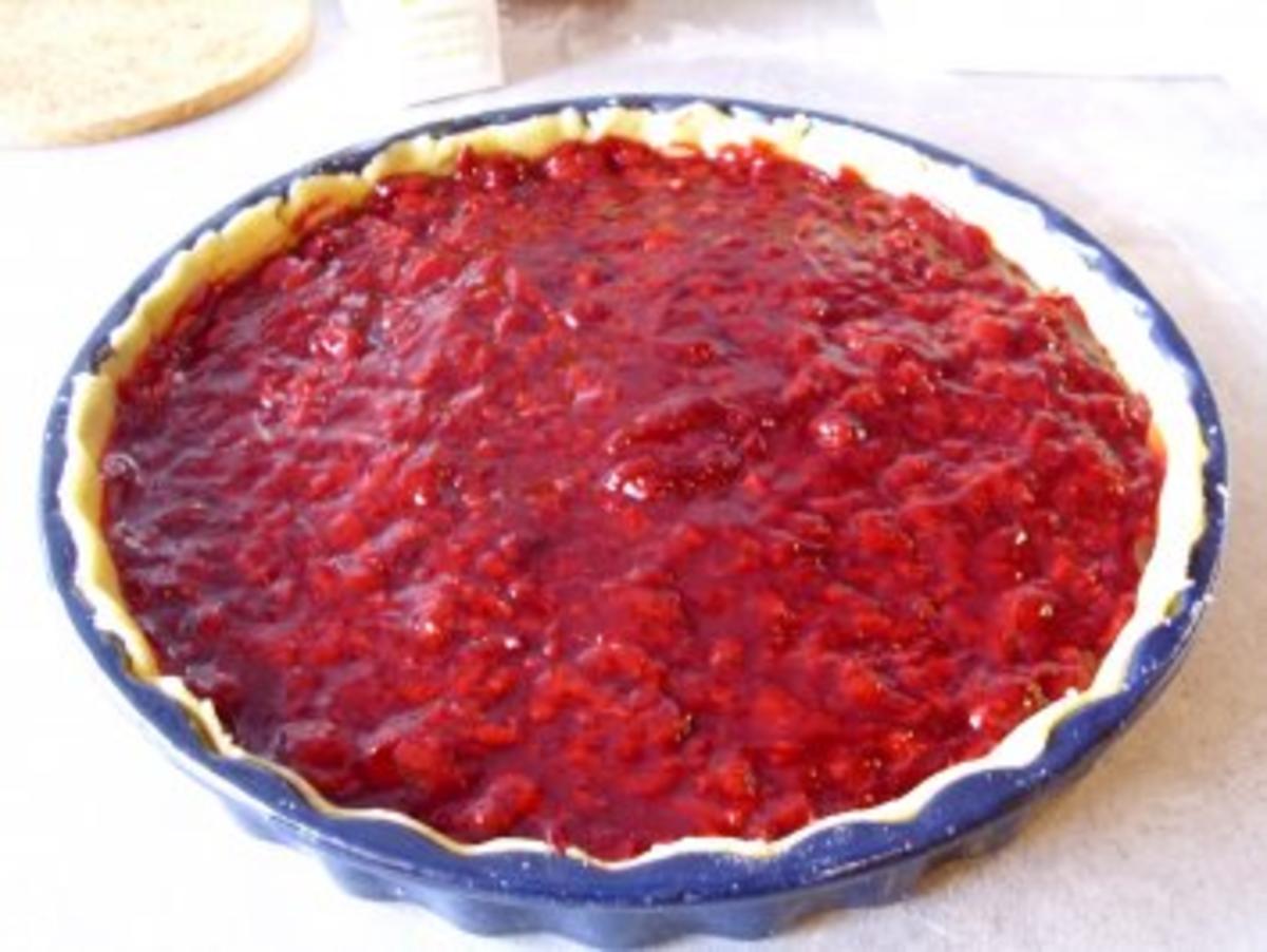 Sauerkirschtorte mit Vanillesauce - Rezept - Bild Nr. 4