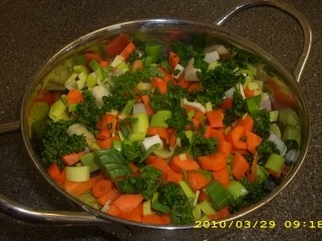 Rezept: Kartoffelcremesuppe mit Würstchen Kartoffelcremesuppe mit Würstchen - Rezept