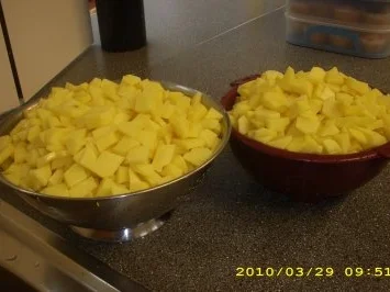 Rezept: Kartoffelcremesuppe mit Würstchen Bild Nr. 2 Kartoffelcremesuppe mit Würstchen - Rezept - Bild Nr. 2