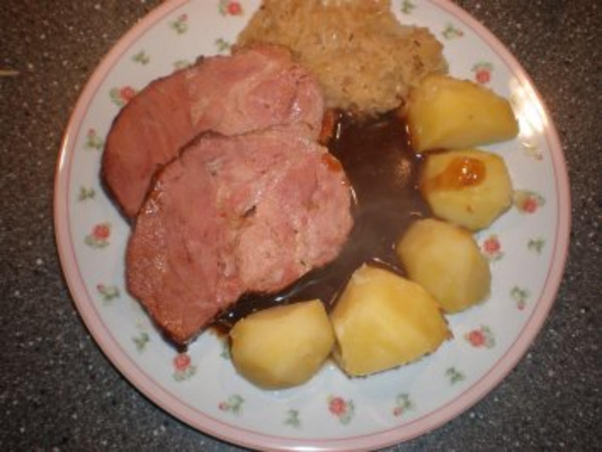 Bilder für Kasslerbraten mit Sauerkraut und Salzkartoffeln Rezept