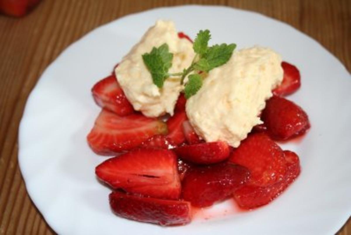 Dessert: Frischkäse-Klößchen mit Erdbeeren - Rezept