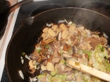 Rezept: Kotlett mit Pilze Brot Pudding - Der Saft vom gebrateten Fleisch macht den Brotpudding lecker mit einen Burgundy Wein Bild Nr. 4 Kotlett mit Pilze Brot Pudding - Der Saft vom gebrateten Fleisch macht den Brotpudding lecker mit einen Burgundy Wein - Rezept - Bild Nr. 4