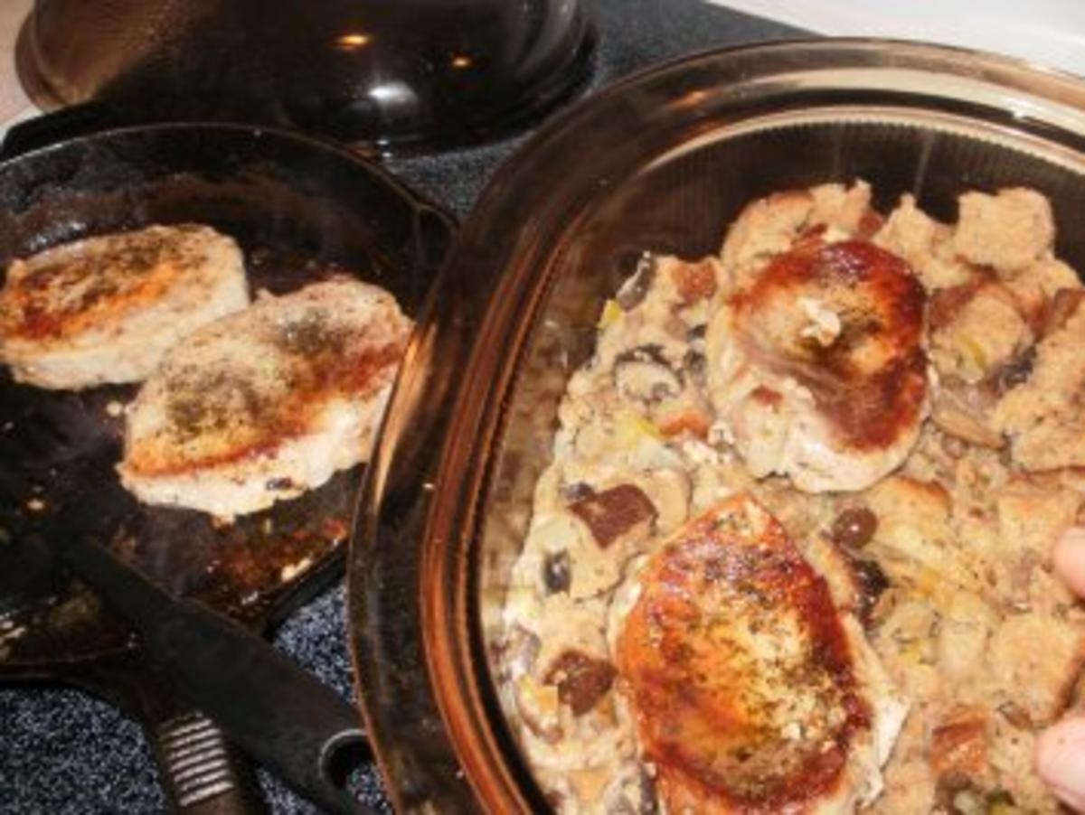 Kotlett mit Pilze Brot Pudding - Der Saft vom gebrateten Fleisch macht den Brotpudding lecker mit einen Burgundy Wein - Rezept - Bild Nr. 10