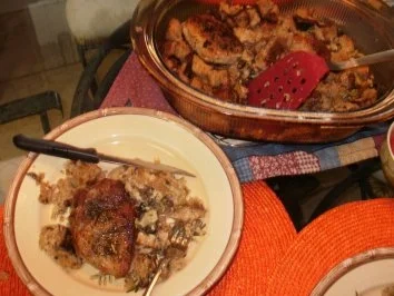 Rezept: Kotlett mit Pilze Brot Pudding - Der Saft vom gebrateten Fleisch macht den Brotpudding lecker mit einen Burgundy Wein Kotlett mit Pilze Brot Pudding - Der Saft vom gebrateten Fleisch macht den Brotpudding lecker mit einen Burgundy Wein - Rezept