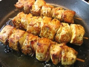 Rezept: Geflügel-Spießchen - mit fruchtiger Curry-Rahm-Soße Bild Nr. 3 Geflügel-Spießchen - mit fruchtiger Curry-Rahm-Soße - Rezept - Bild Nr. 3