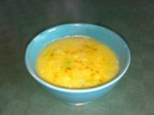 Möhren-Frühlingszwiebel-Suppe mit Hähncheneinlage - Rezept