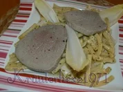 Rezept: Rinderminutensteak treffen auf eine Maccaroni-Chicoreepfanne Rinderminutensteak treffen auf eine Maccaroni-Chicoreepfanne - Rezept