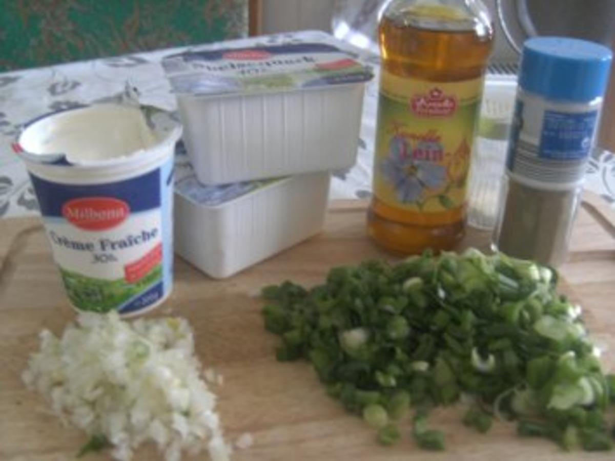 Frühlings Quark mil Leinöl Gurkensalat - einfach - von altemutter