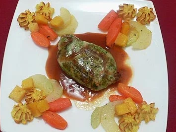 Perlhuhnbrüstchen im Kräutermantel mit Buttergemüse &amp;amp; Herzoginkartoffeln - Rezept