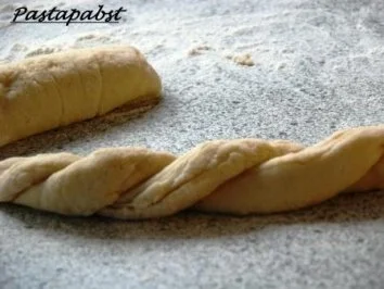 Osternest aus Hefeteig mit Ei - Rezept - Bild Nr. 4