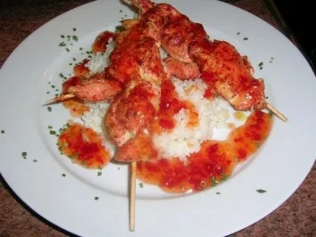 Hähnchen Satay Spieße mit süß-saurer Sauce und Duftreis - Rezept