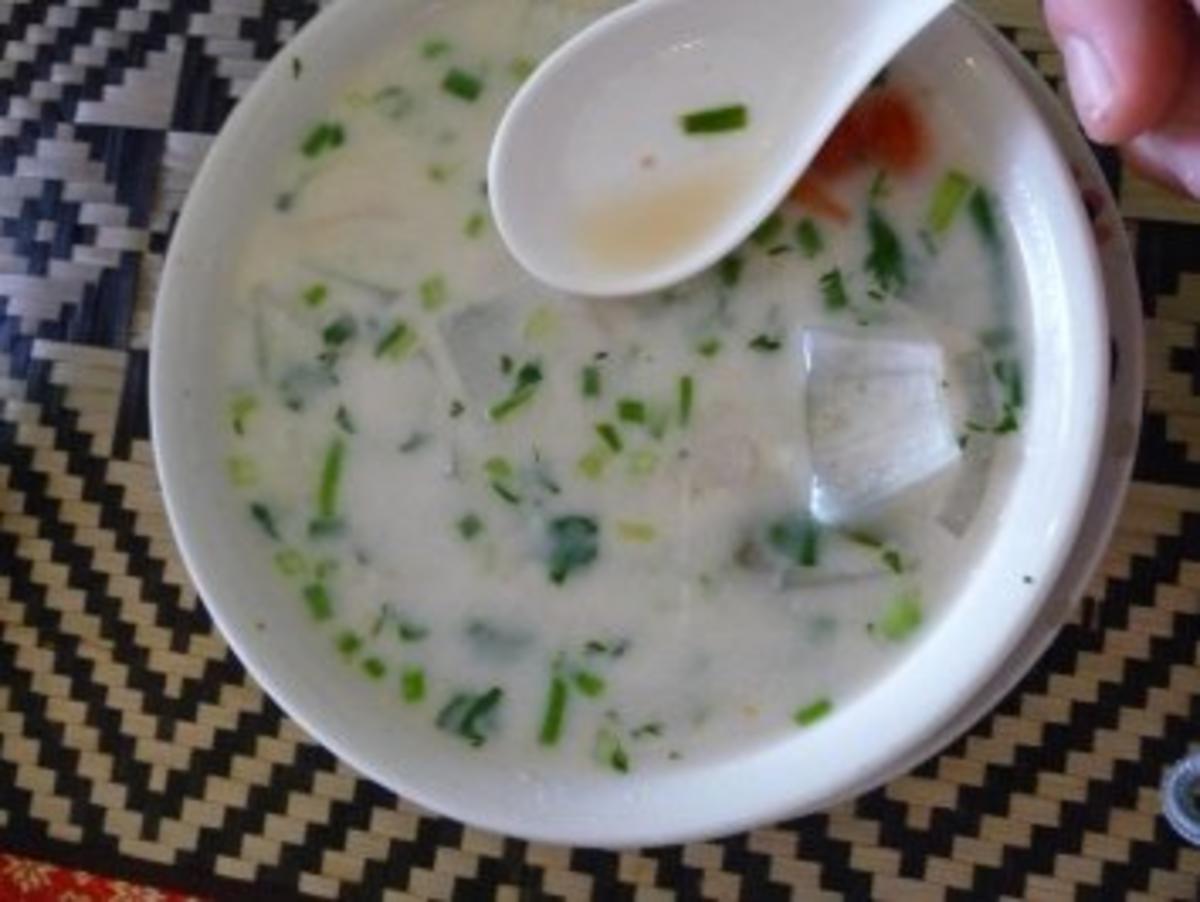 Tom Kha Kai - Thailändische Hühnersuppe mit Kokosnussmilch - Rezept
