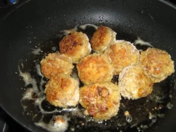 Putenbällchen lecker gefüllt mit Oliven und Tomätchen - Rezept - Bild Nr. 4