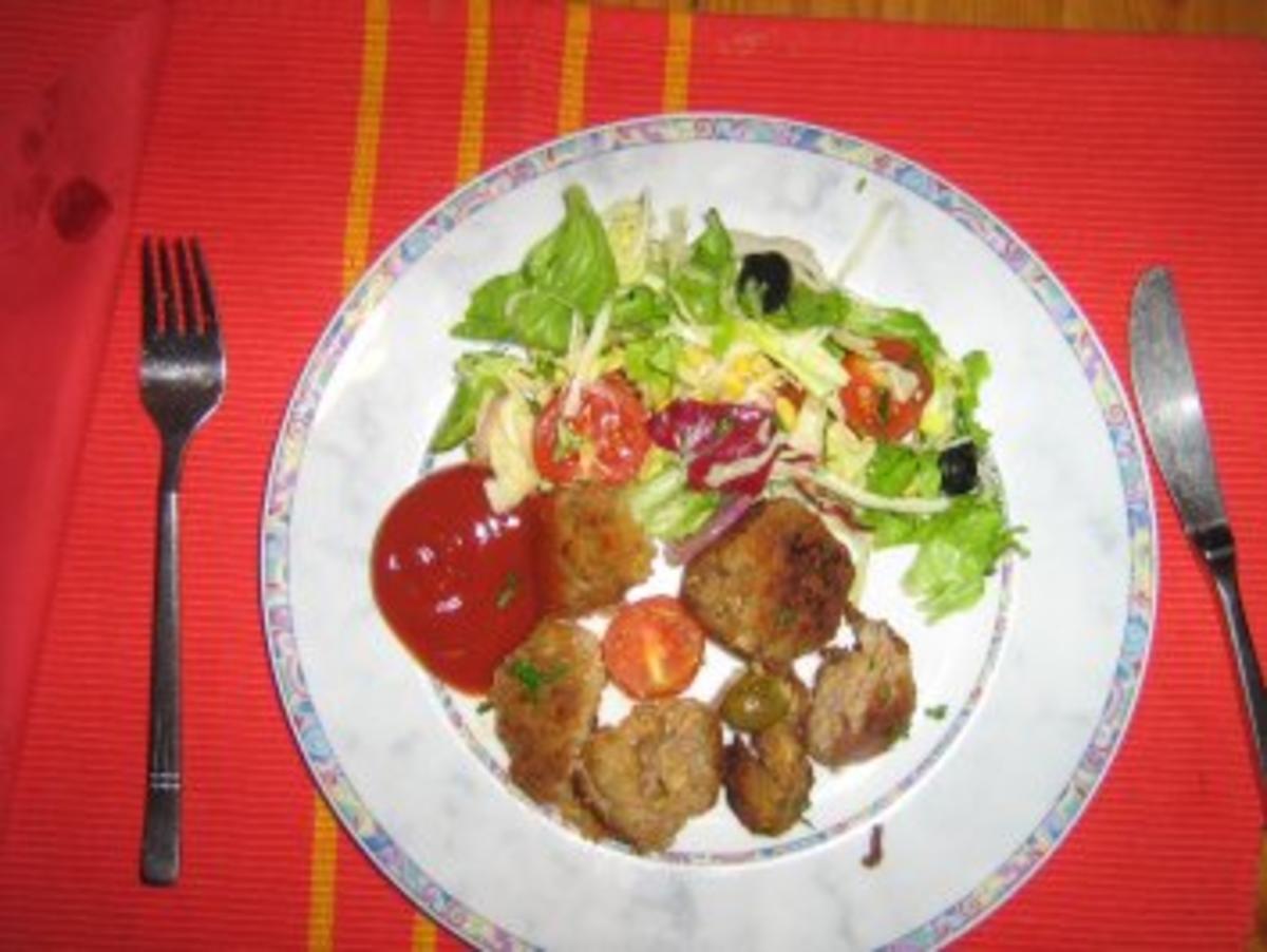 Gemischter Salat mit Tomätchen und Oliven mit einer Kräutervingrette - Rezept - Bild Nr. 3