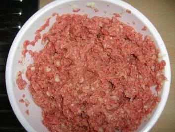 Rezept: Omas GEHEIMREZEPT - FALSCHER HASE mit eigener Soße, Kartoffeln und Erbsen & Möhren, BILDER FOLGEN... Bild Nr. 2 Omas GEHEIMREZEPT - FALSCHER HASE mit eigener Soße, Kartoffeln und Erbsen & Möhren, BILDER FOLGEN... - Rezept - Bild Nr. 2