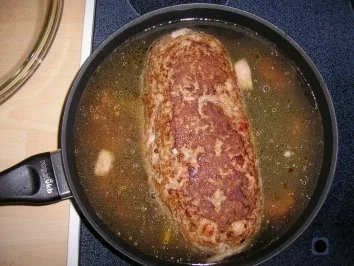 Rezept: Omas GEHEIMREZEPT - FALSCHER HASE mit eigener Soße, Kartoffeln und Erbsen & Möhren, BILDER FOLGEN... Bild Nr. 5 Omas GEHEIMREZEPT - FALSCHER HASE mit eigener Soße, Kartoffeln und Erbsen & Möhren, BILDER FOLGEN... - Rezept - Bild Nr. 5