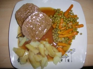 Rezept: Omas GEHEIMREZEPT - FALSCHER HASE mit eigener Soße, Kartoffeln und Erbsen & Möhren, BILDER FOLGEN... Omas GEHEIMREZEPT - FALSCHER HASE mit eigener Soße, Kartoffeln und Erbsen & Möhren, BILDER FOLGEN... - Rezept