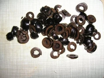 Rezept: MEDITERRANER Salatgenuss mit leichtem "Dressing", Ideal an warmen/heißen Sommertagen, BILDER FOLGEN!!! Bild Nr. 4 MEDITERRANER Salatgenuss mit leichtem "Dressing", Ideal an warmen/heißen Sommertagen, BILDER FOLGEN!!! - Rezept - Bild Nr. 4