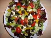 MEDITERRANER Salatgenuss mit leichtem "Dressing", Ideal an warmen/heißen Sommertagen, BILDER FOLGEN!!! - Rezept