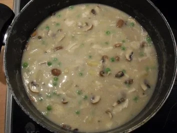 Rezept: Hühnerfrikasee Bild Nr. 4 Hühnerfrikasee - Rezept - Bild Nr. 4