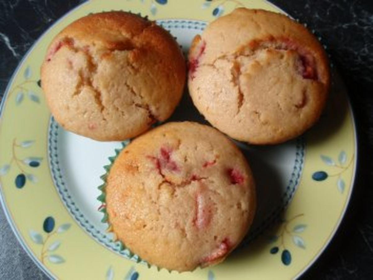 Bilder für Erdbeerjoghurtmuffins mit Butter und Zucker - Rezept