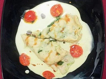 Rezept: Selbst gemachte Lachsmaultaschen an heller Dillsoße Selbst gemachte Lachsmaultaschen an heller Dillsoße - Rezept