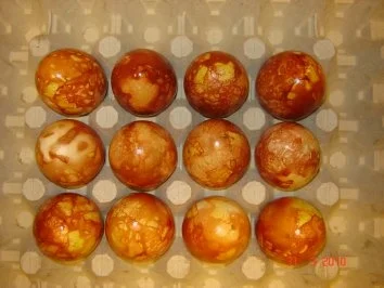 Osterhasen-Helferlein : Zwiebeleier (Bilder) - Rezept - Bild Nr. 4