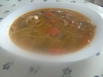 Rezept: Nudelsuppe mit Rinderbeinscheiben Nudelsuppe mit Rinderbeinscheiben - Rezept