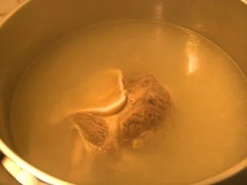 Rezept: Nudelsuppe mit Rinderbeinscheiben Bild Nr. 3 Nudelsuppe mit Rinderbeinscheiben - Rezept - Bild Nr. 3