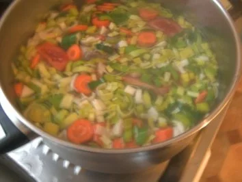 Rezept: Nudelsuppe mit Rinderbeinscheiben Bild Nr. 4 Nudelsuppe mit Rinderbeinscheiben - Rezept - Bild Nr. 4